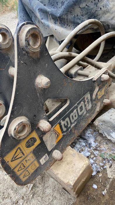 Гидромолот универсальное на JCB и HMK