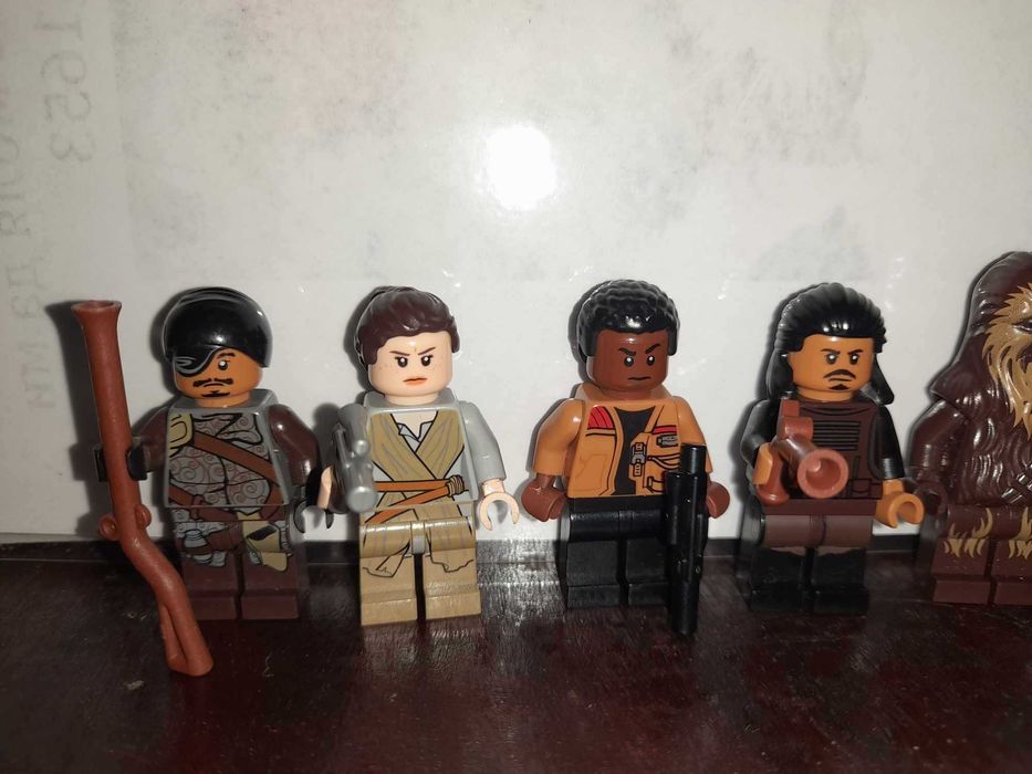 LEGO Star Wars 75105 Millennium Falcon