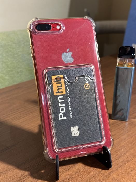 Продам iPhone 8+