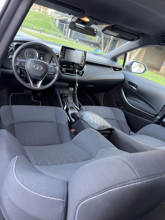 VÂND Toyota Corolla Hybrid 2020 – IMPECABILĂ