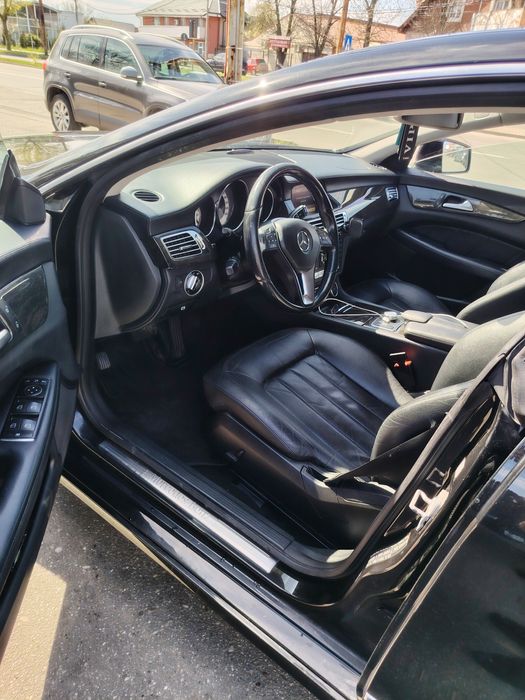 Mercedes CLS blue efficiency 2012