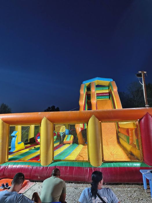 Надуваемо съоръжение- батут пързалка