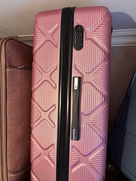 Чемоданы дорожные