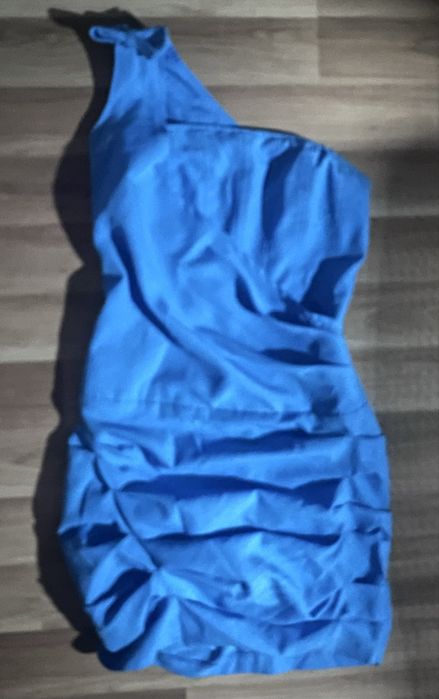 Абитуриенска рокля