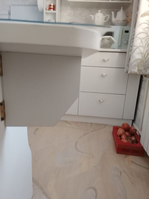 Продам кухонный стол