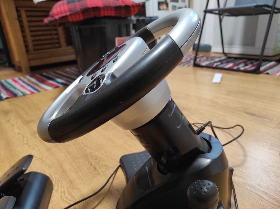 Vând volan cu pedală Gembird STR Shock force