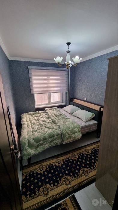 Максик Горкий метро йонида 2 хона 2 этаж сотаман Срочно