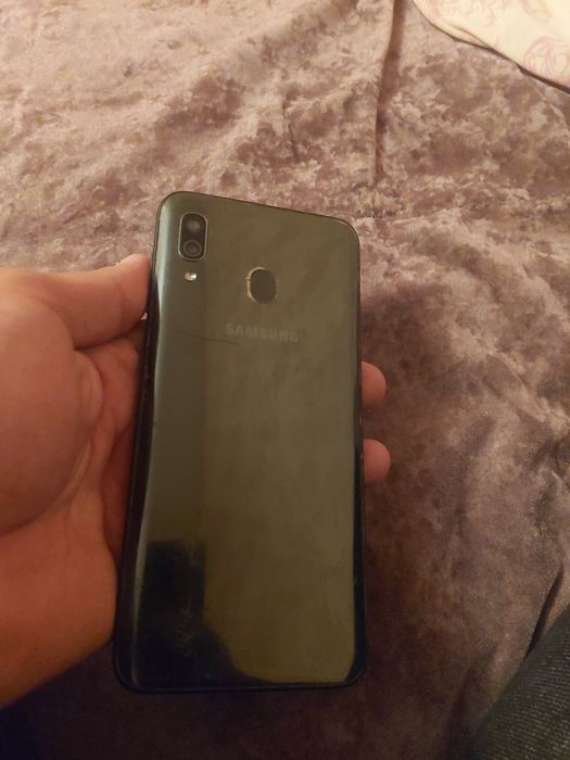Samsung a20 64 гб