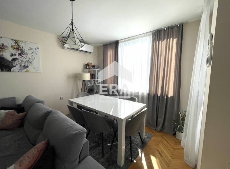 Тристаен обзаведен апартамент, център