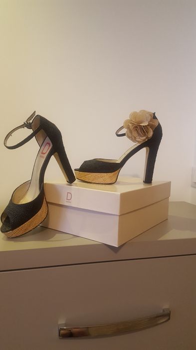 Sandale platforma nr. 37 (model Guess)