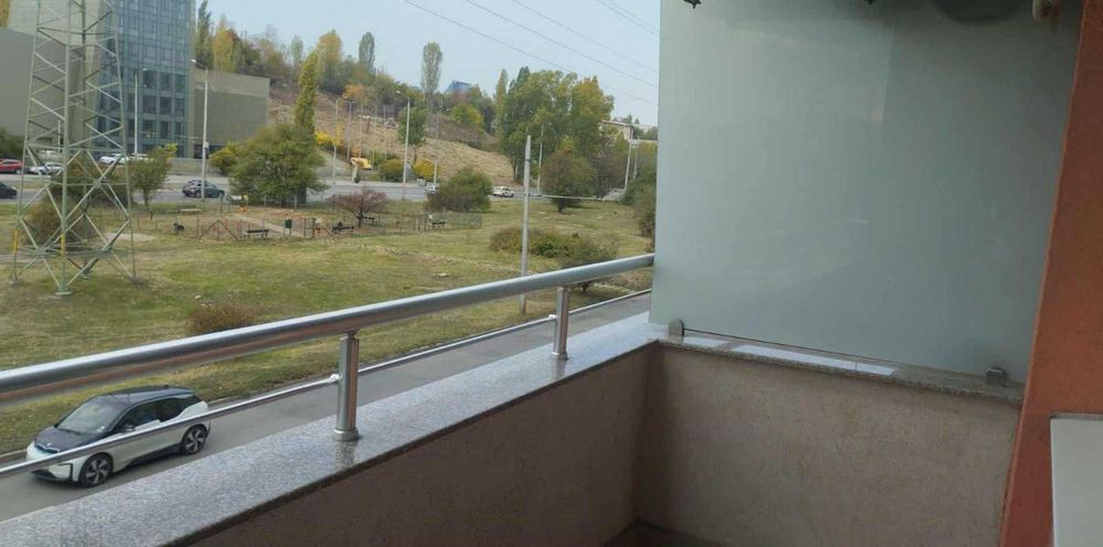 тристаен в Дружба 1