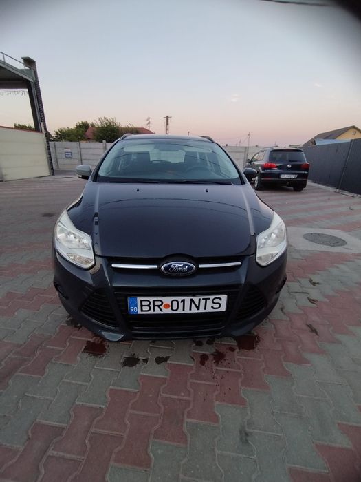 Ford focus an 2012 benzina  2200 euro