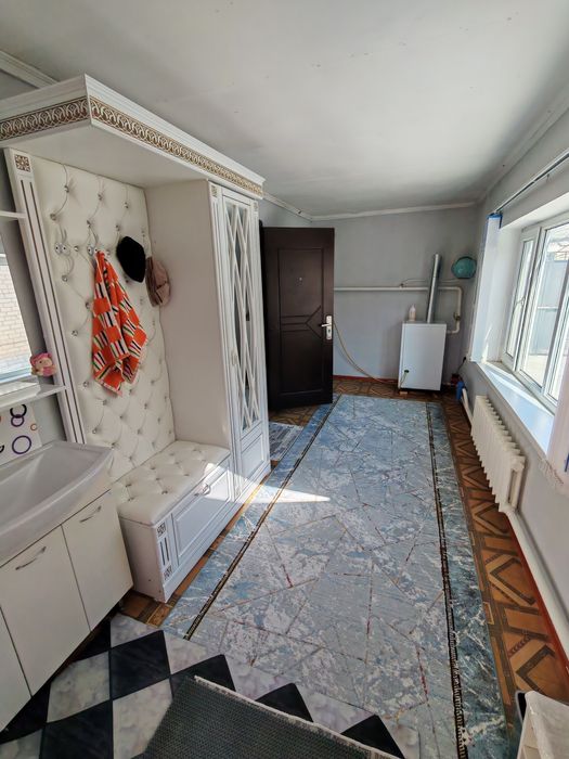 Коммунизмде үй сатылады