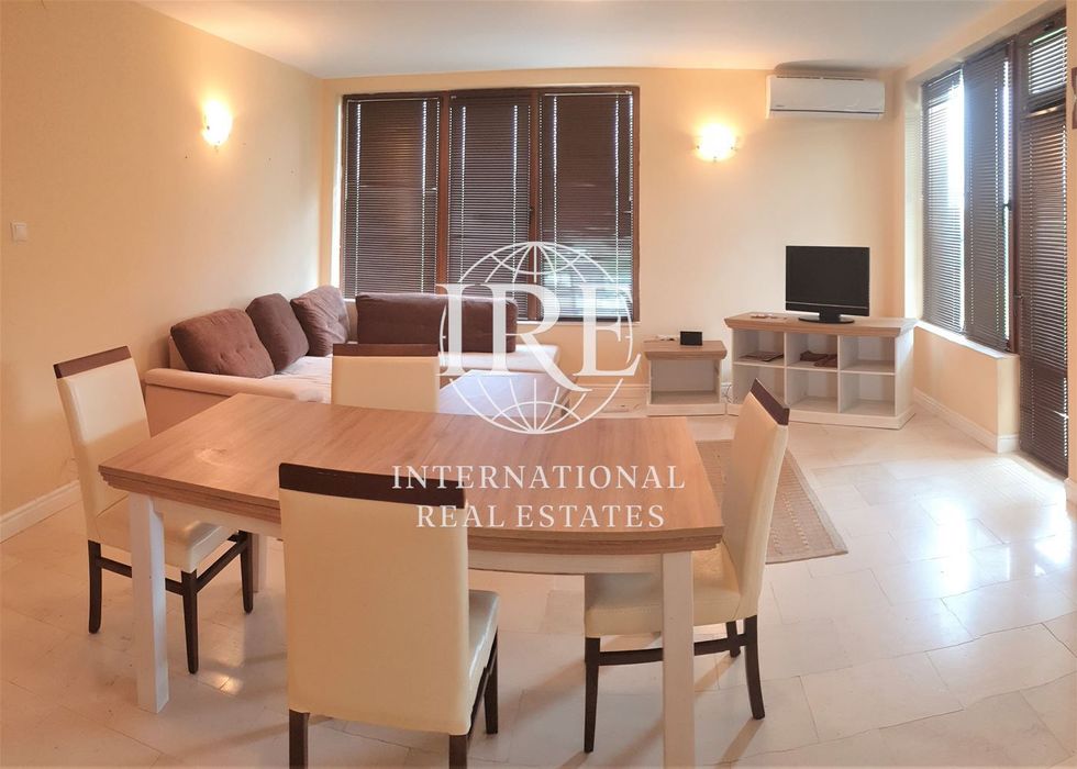 Двуетажна къща с басейн! Три спални! Простор! Живописна природа! Част