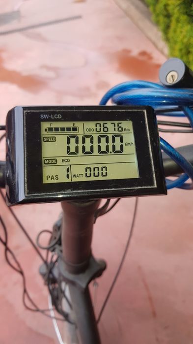 Bicicletă electrică Volta cu accelerație la mână