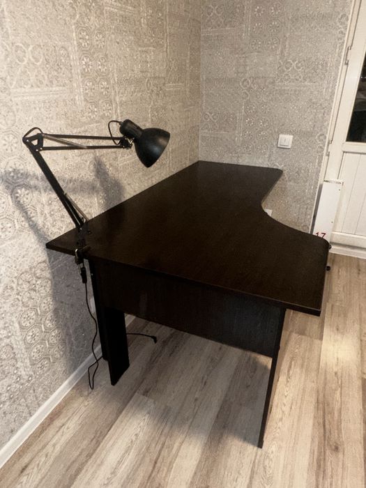 Продам стол в хорошем состоянии .