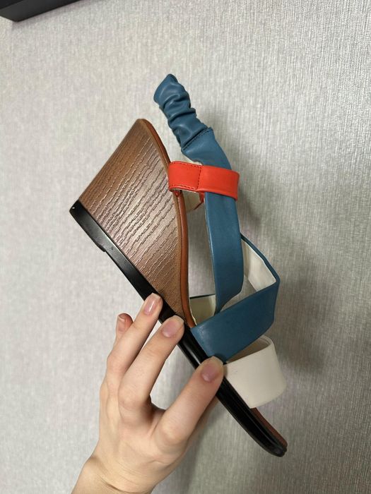 Летние босоножки на платформе