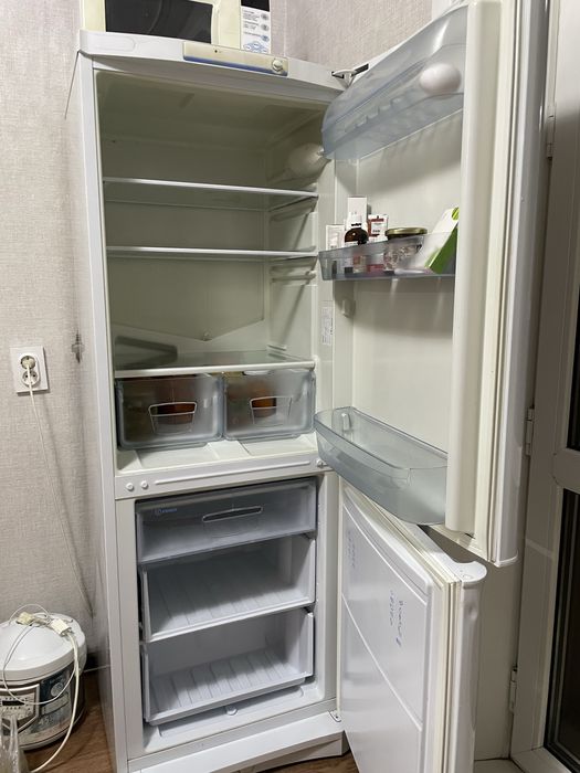 Продам холодильник Индезит