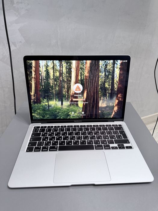 Продам macbook air 2019 8/256 intel core 3