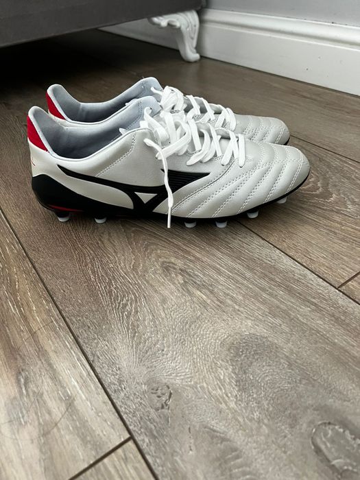 Новые бутсы за полцены