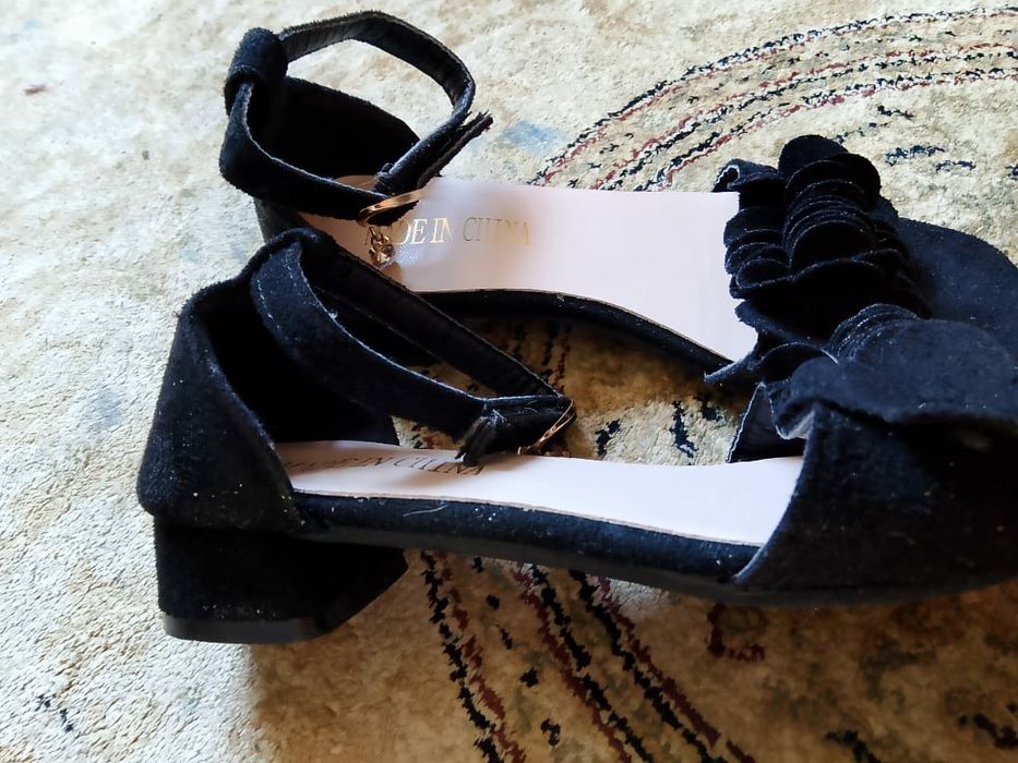 Продам туфельки для девочки