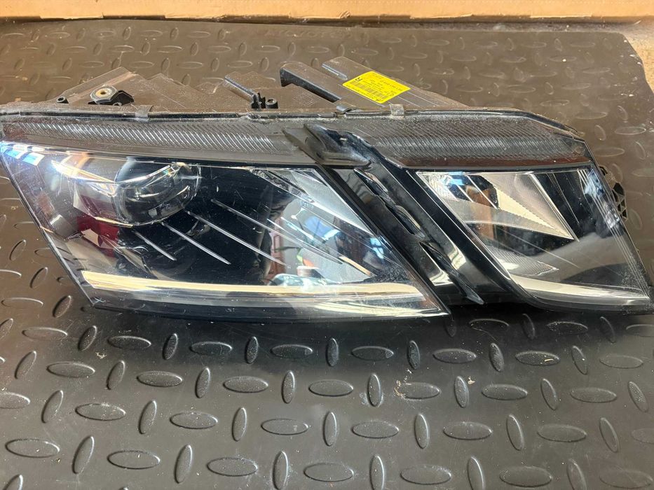 Десен фар за Шкода Октавия / Skoda Octavia facelift 2017-2020