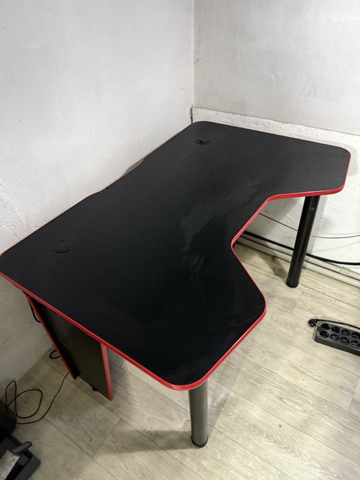 Стол компьютерный