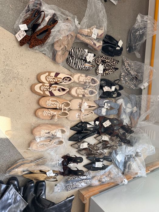 Vând afacere outlet Zara