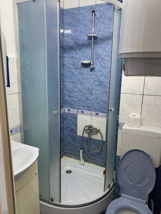 Închiriez garsonieră bloc de apartamente Micro XIV