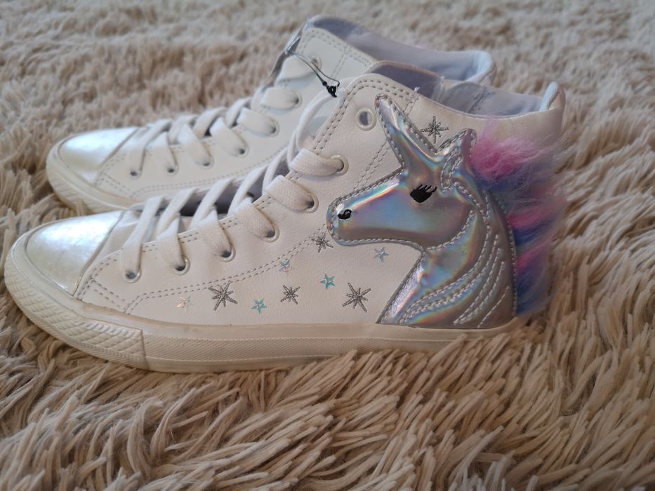 Бели полуботи с връзки