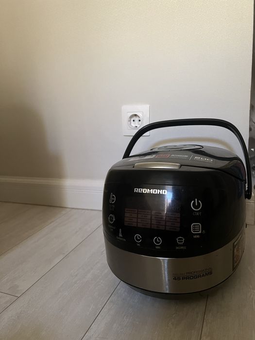 Продается мультиварка REDMOND