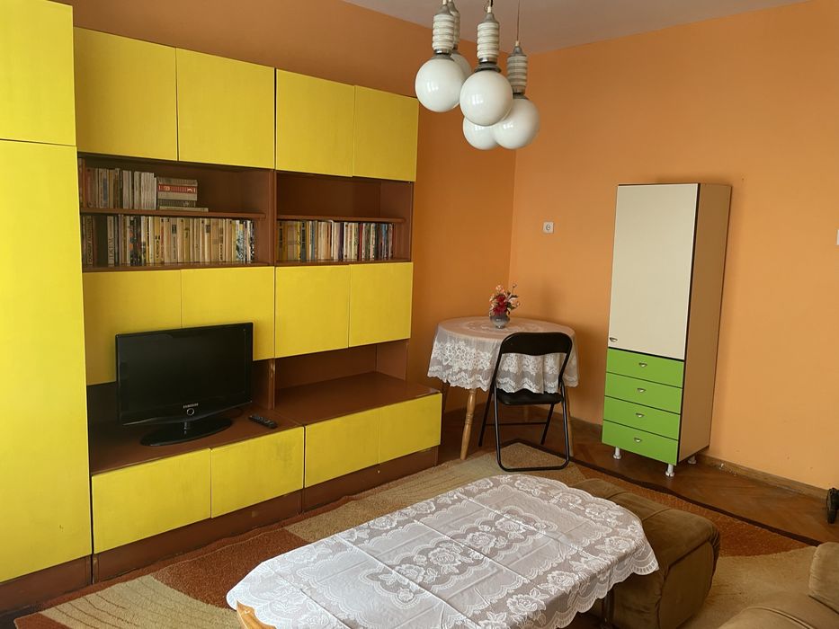 Дава се под наем Тристаен апартамент в Плевен, Идеален център - 70 кв.м за 255 € - Снимка #1