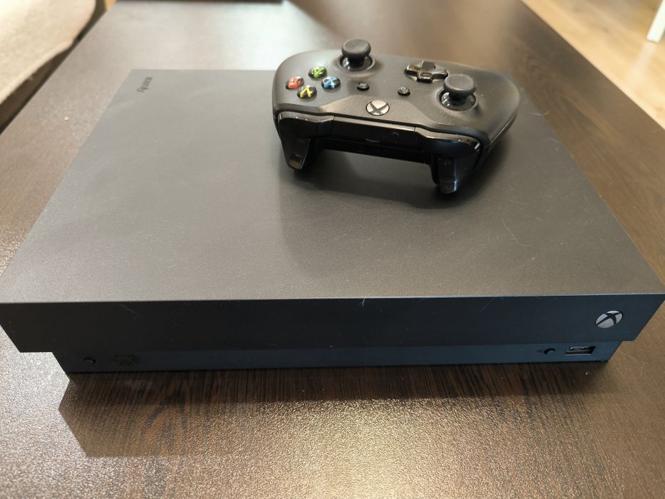 Xbox One X 1Tb Конзола