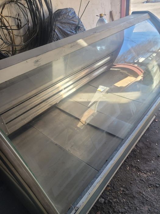 Продам витринные холодильники