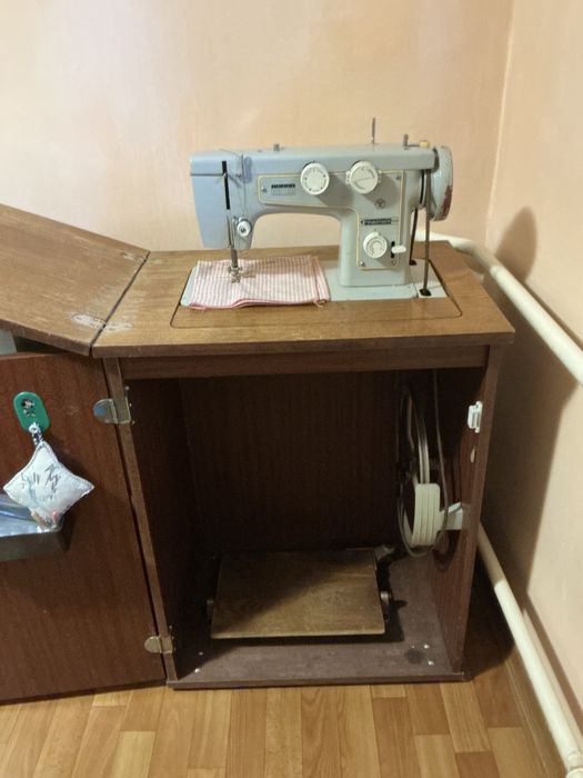 Швейная машина Подольск 142