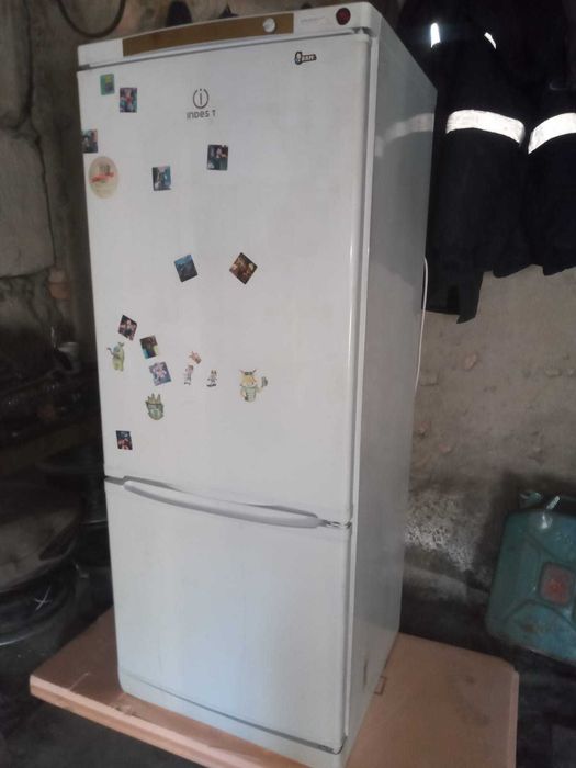 Холодильник Indesit