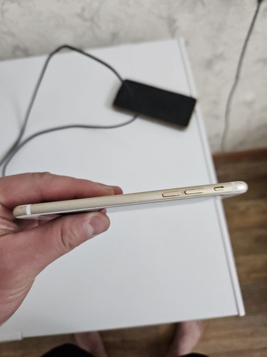 Продам IPhone 8 стоить пароль нужен блокировки