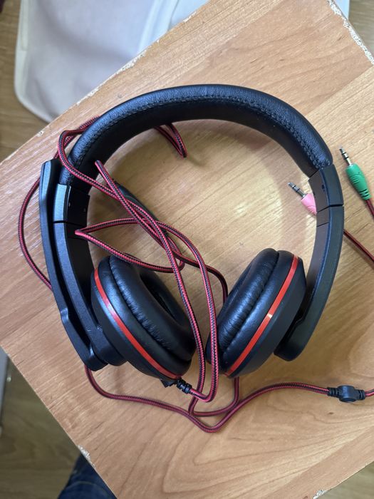 Новые наушники 3000тг.