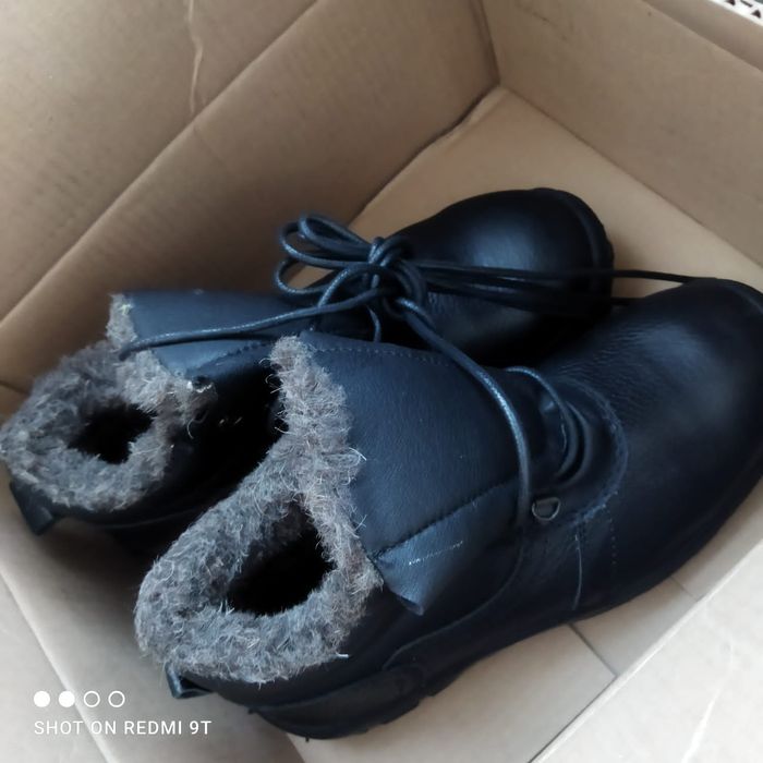 Продам зимние ботинки 39