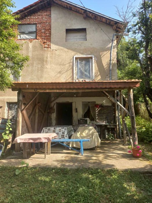 Къща на 50км от София - село Злокучене