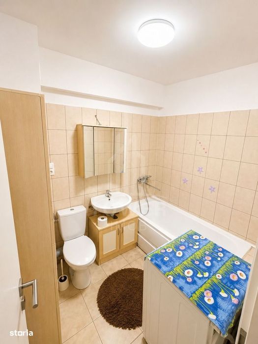 Apartament de închiriat – 3 camere, 2 băi, 72 mp
