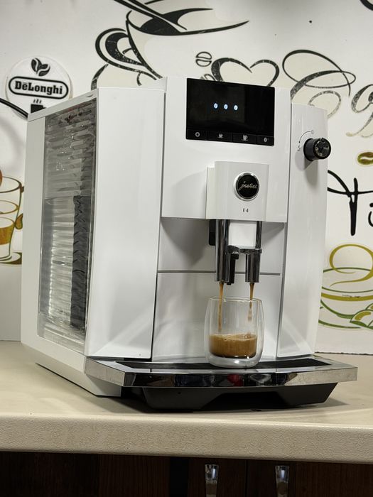 Кафемашина кафе автомат Jura E4 с гаранция