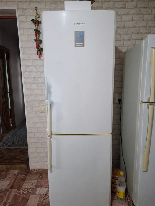 Продается холодильник Samsung