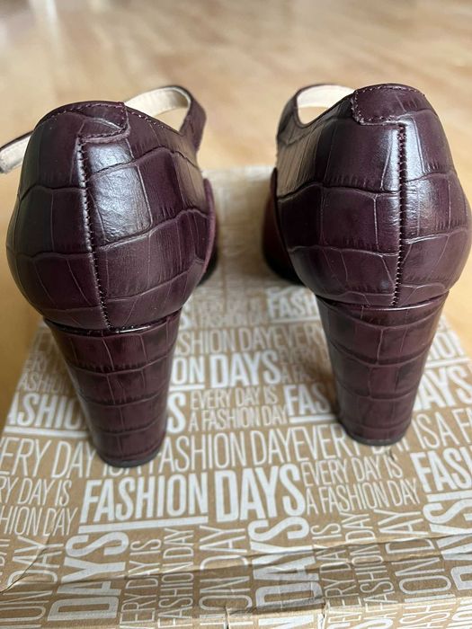 Чисто нови обувки Clarks - номер 35