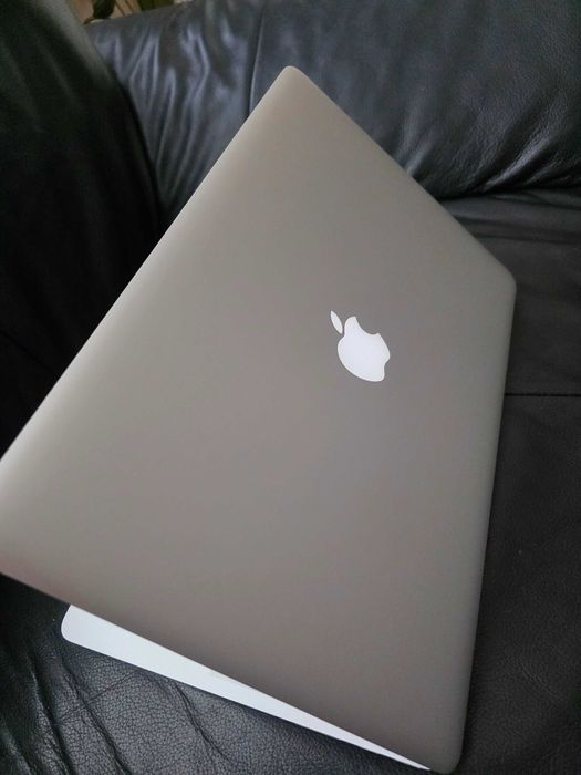 MacBook Pro с Retina дисплей 15-инчов