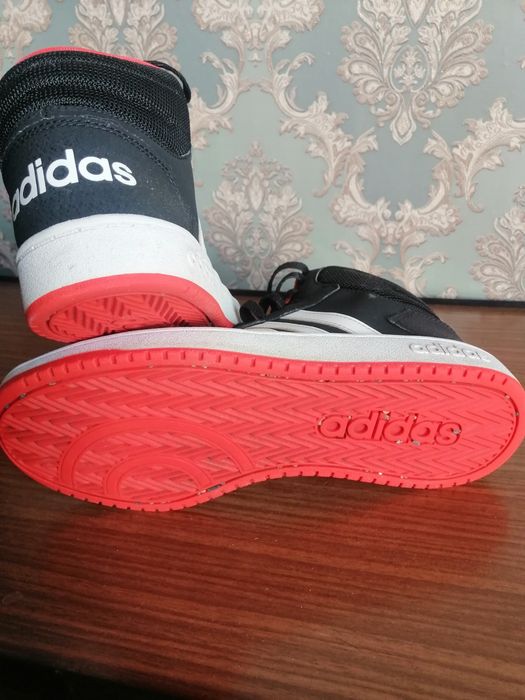 Кроссовки высокие