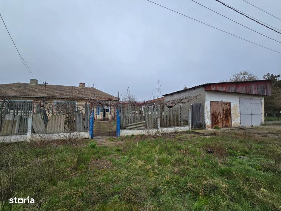 Vand casa in sat Potarnichea