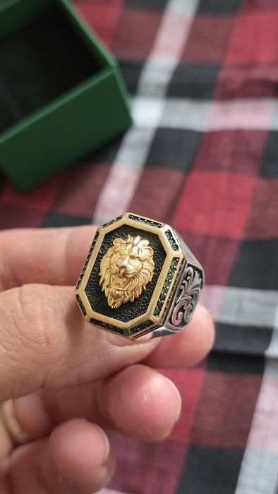 Продам солидную серебряную печатку Лев