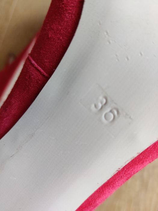 Стилето токчета велурени