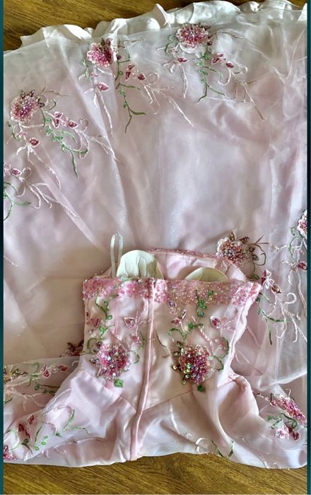 Нарядное нежное платье